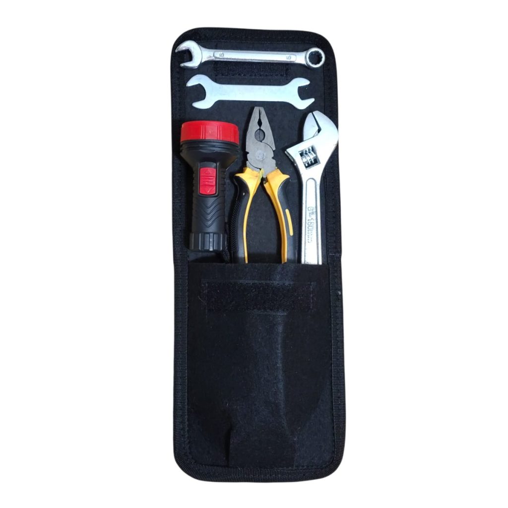 KIT HERRAMIENTA CON ESTUCHE ALFOMBRA + LINTERNA